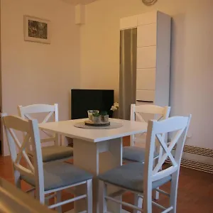 https://studio-apartman-maria-cavle.primorje-gorskikotar.com