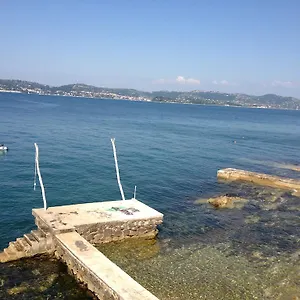 https://guest-house-laura-crveni-vrh.in-istria.net